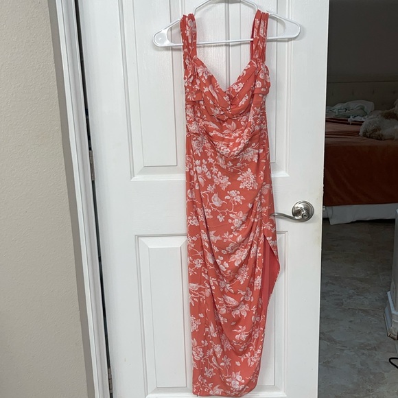 Abercrombie & Fitch Dresses & Skirts - New with tags Abercrombie asymmetric floral dress